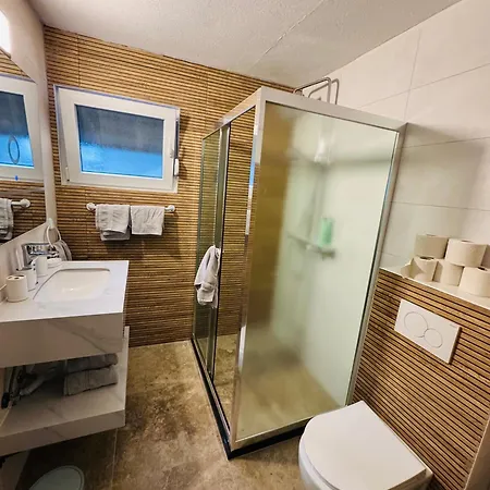 公寓 Lakeview Tomori *